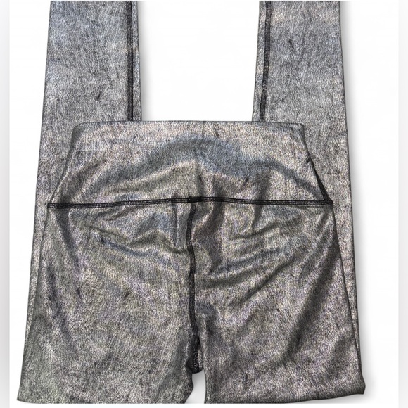 Alo Yoga High-Waist Foil Leggings – Metallic Silver (Size Large) - Picture 3 of 7